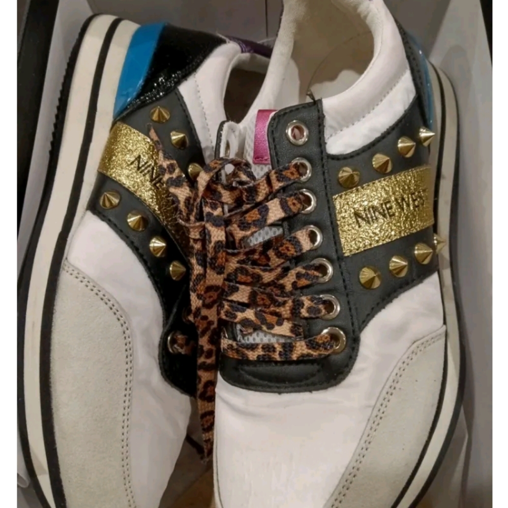 nine west womens Bunnie Sneakers Size 8 Euc